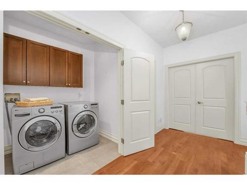 1506 33 Avenue Sw, Calgary, AB - Indoor Photo Showing Laundry Room