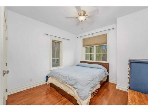 1506 33 Avenue Sw, Calgary, AB - Indoor Photo Showing Bedroom