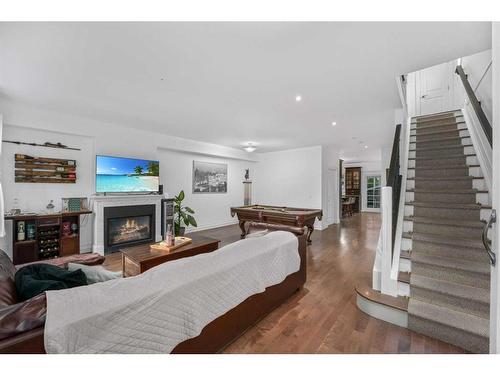 1506 33 Avenue Sw, Calgary, AB - Indoor Photo Showing Living Room With Fireplace