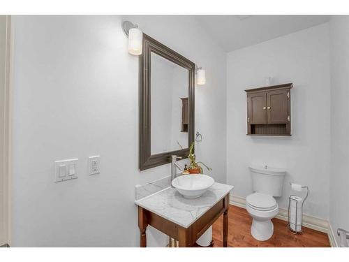 1506 33 Avenue Sw, Calgary, AB - Indoor Photo Showing Bathroom