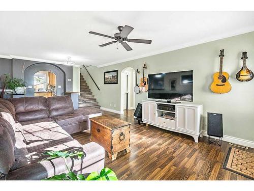 2210 23 Street, Nanton, AB - Indoor Photo Showing Living Room