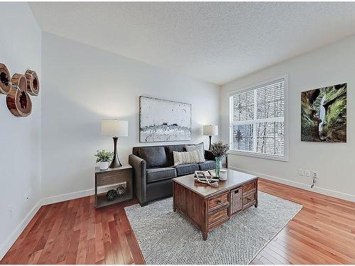 149 Rockyspring Grove Nw, Calgary, AB - Indoor Photo Showing Living Room