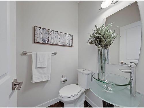 149 Rockyspring Grove Nw, Calgary, AB - Indoor Photo Showing Bathroom