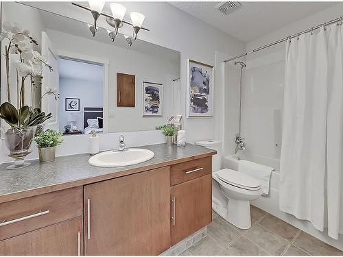 149 Rockyspring Grove Nw, Calgary, AB - Indoor Photo Showing Bathroom