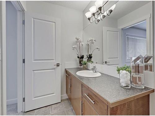 149 Rockyspring Grove Nw, Calgary, AB - Indoor Photo Showing Bathroom