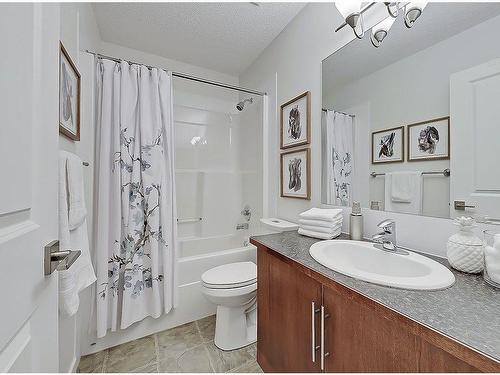 149 Rockyspring Grove Nw, Calgary, AB - Indoor Photo Showing Bathroom