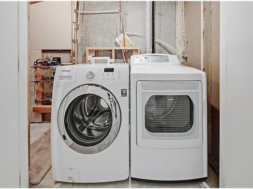 149 Rockyspring Grove Nw, Calgary, AB - Indoor Photo Showing Laundry Room