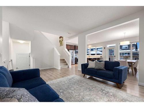 333 Clydesdale Way, Cochrane, AB - Indoor Photo Showing Living Room