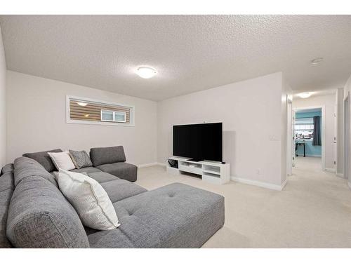 333 Clydesdale Way, Cochrane, AB - Indoor Photo Showing Living Room