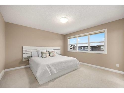 333 Clydesdale Way, Cochrane, AB - Indoor Photo Showing Bedroom