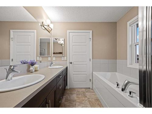 333 Clydesdale Way, Cochrane, AB - Indoor Photo Showing Bathroom