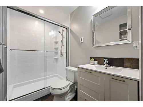 333 Clydesdale Way, Cochrane, AB - Indoor Photo Showing Bathroom