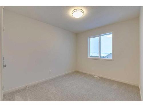 802 Bayview Terrace Sw, Airdrie, AB - Indoor Photo Showing Other Room