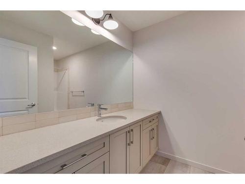 802 Bayview Terrace Sw, Airdrie, AB - Indoor Photo Showing Bathroom