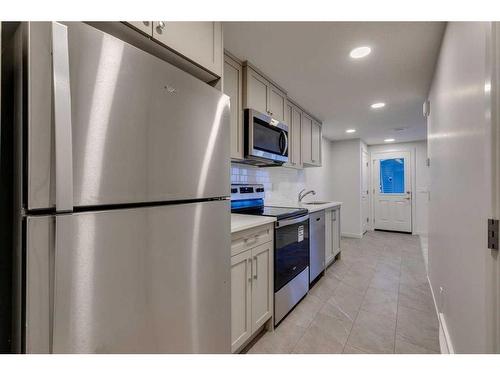 802 Bayview Terrace Sw, Airdrie, AB - Indoor Photo Showing Kitchen With Stainless Steel Kitchen