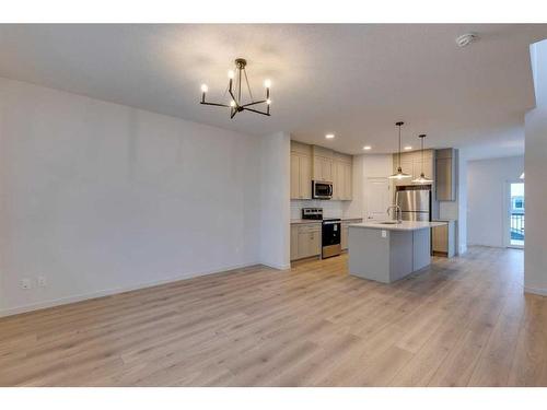 802 Bayview Terrace Sw, Airdrie, AB - Indoor Photo Showing Kitchen