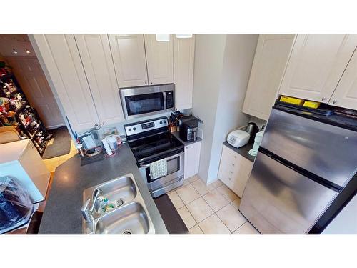 305-176 Kananaskis Way, Canmore, AB - Indoor Photo Showing Kitchen