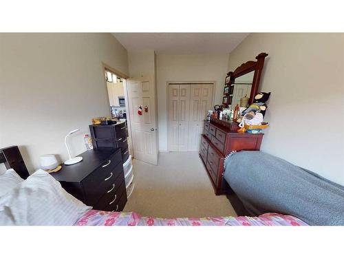 305-176 Kananaskis Way, Canmore, AB - Indoor Photo Showing Bedroom