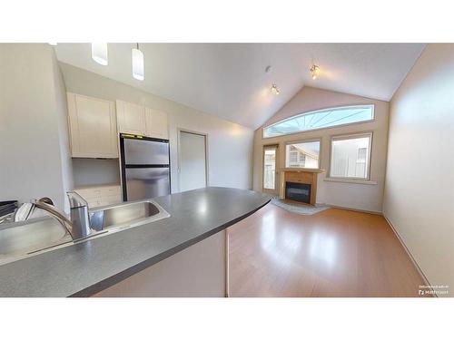 305-176 Kananaskis Way, Canmore, AB - Indoor Photo Showing Kitchen