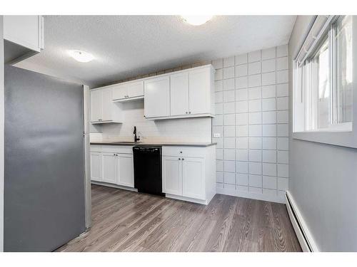 304-312 15 Avenue Ne, Calgary, AB - Indoor Photo Showing Kitchen