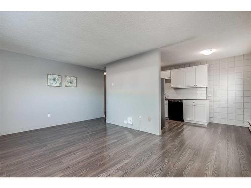 304-312 15 Avenue Ne, Calgary, AB - Indoor Photo Showing Kitchen