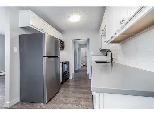 304-312 15 Avenue Ne, Calgary, AB - Indoor Photo Showing Kitchen