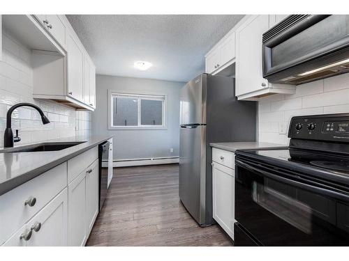 304-312 15 Avenue Ne, Calgary, AB - Indoor Photo Showing Kitchen