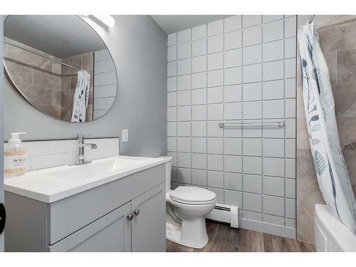 304-312 15 Avenue Ne, Calgary, AB - Indoor Photo Showing Bathroom