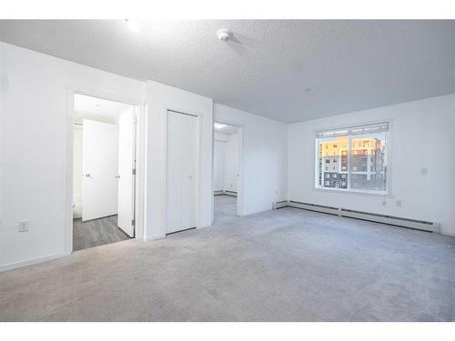 3321-4641 128 Avenue Ne, Calgary, AB - Indoor Photo Showing Other Room