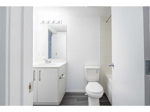 3321-4641 128 Avenue Ne, Calgary, AB - Indoor Photo Showing Bathroom