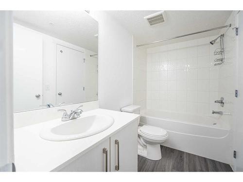 3321-4641 128 Avenue Ne, Calgary, AB - Indoor Photo Showing Bathroom