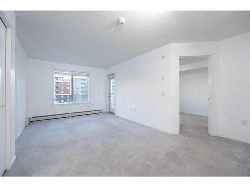 3321-4641 128 Avenue Ne, Calgary, AB - Indoor Photo Showing Other Room