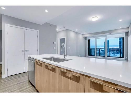 1407-530 3 Street Se, Calgary, AB - Indoor Photo Showing Kitchen