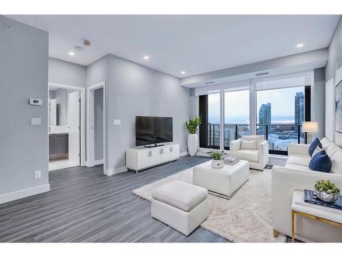 1407-530 3 Street Se, Calgary, AB - Indoor Photo Showing Living Room