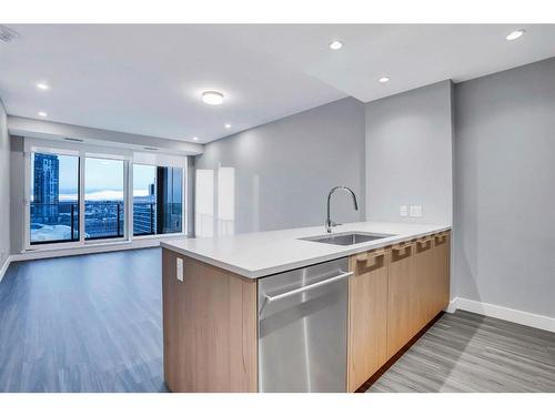 1407-530 3 Street Se, Calgary, AB - Indoor Photo Showing Kitchen