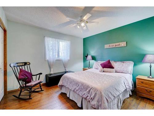 19 Woodside Crescent Nw, Airdrie, AB - Indoor Photo Showing Bedroom