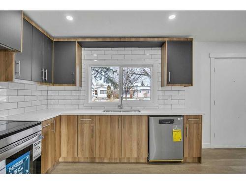 5915 Rundlehorn Drive Ne, Calgary, AB - Indoor Photo Showing Kitchen