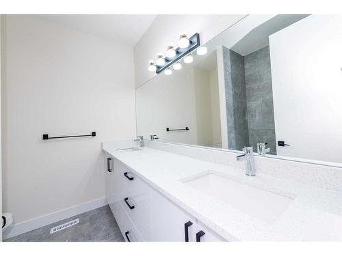 148 Saddlelake Manor Ne, Calgary, AB - Indoor Photo Showing Bathroom