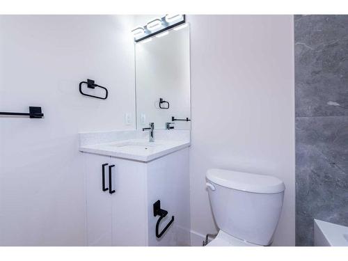 148 Saddlelake Manor Ne, Calgary, AB - Indoor Photo Showing Bathroom