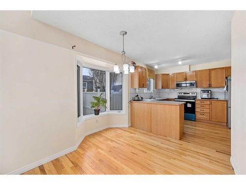 356 River Rock Circle Se, Calgary, AB - Indoor Photo Showing Kitchen