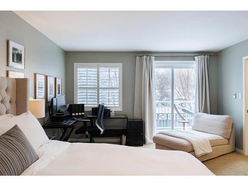 2726 7 Avenue Nw, Calgary, AB - Indoor Photo Showing Bedroom