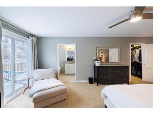 2726 7 Avenue Nw, Calgary, AB - Indoor Photo Showing Bedroom