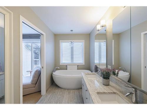 2726 7 Avenue Nw, Calgary, AB - Indoor Photo Showing Bathroom