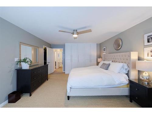 2726 7 Avenue Nw, Calgary, AB - Indoor Photo Showing Bedroom