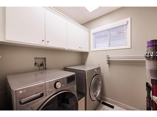 2726 7 Avenue Nw, Calgary, AB - Indoor Photo Showing Laundry Room