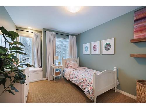 2726 7 Avenue Nw, Calgary, AB - Indoor Photo Showing Bedroom