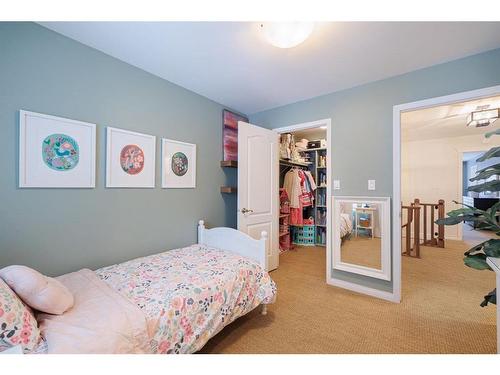 2726 7 Avenue Nw, Calgary, AB - Indoor Photo Showing Bedroom