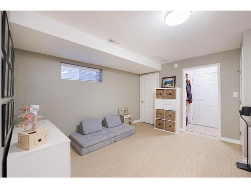 2726 7 Avenue Nw, Calgary, AB - Indoor Photo Showing Basement