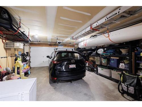 2726 7 Avenue Nw, Calgary, AB - Indoor Photo Showing Garage