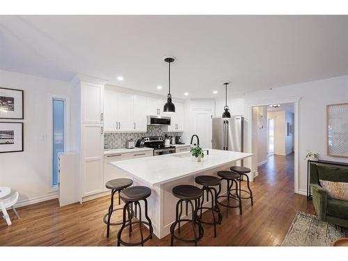 2726 7 Avenue Nw, Calgary, AB - Indoor Photo Showing Kitchen With Upgraded Kitchen